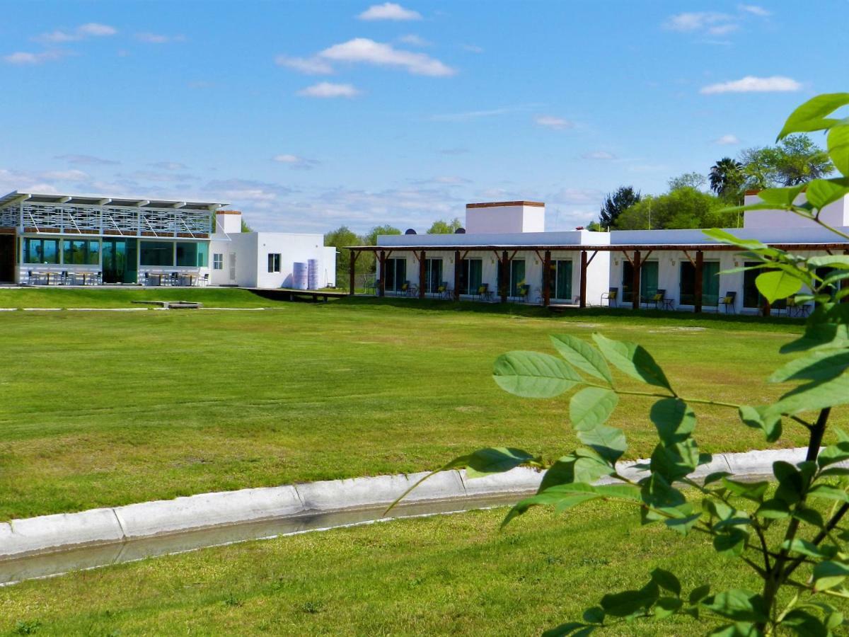 Hotel Los Lirios Río Verde Exterior foto